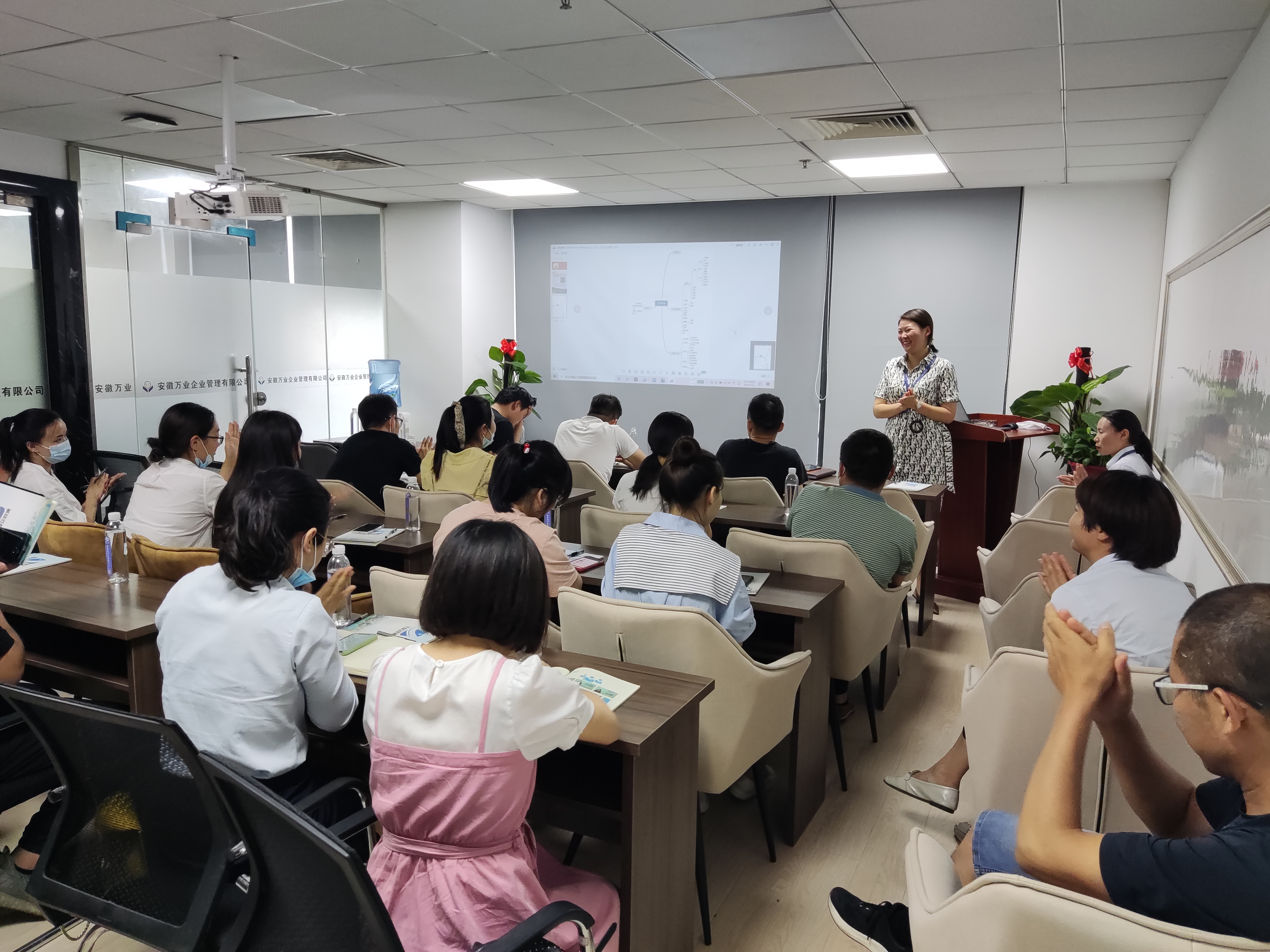 安徽萬業《建筑企業,如何突破重圍》公益講座圓滿結束